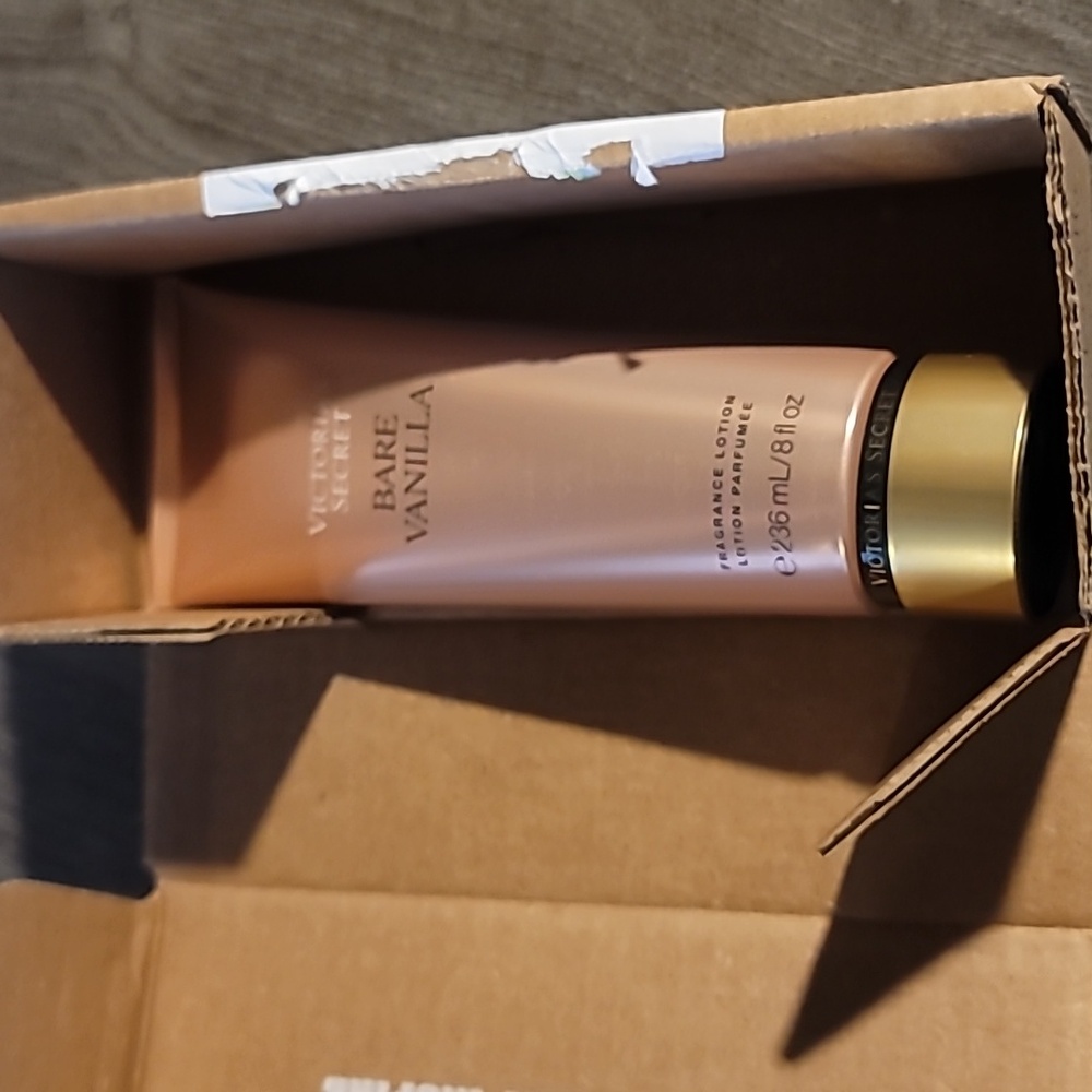 Victoria's Secret BARE VANILLA Fine Fragrance Body Lotion